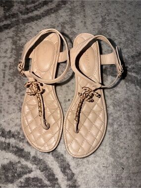 CHANEL Quilted Leather T-Strap Sandals in Beige with Gold Chain CC Detail